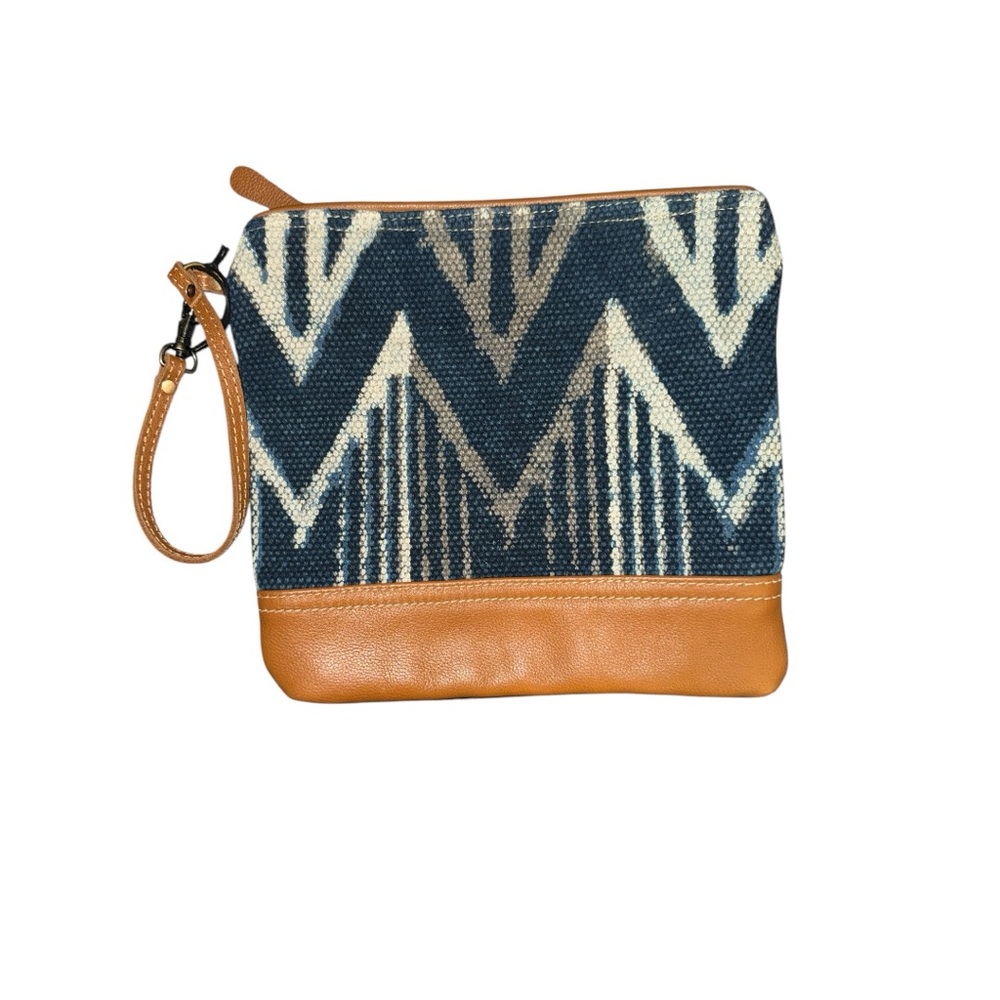 Myra Bag Elegant Travel Pouch With Wrist Strap, NWT - Picture 2 of 9